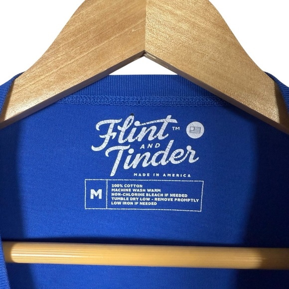 Flint & Tinder Men’s Soft Washed Pocket V-Neck Tee in Royal Blue Size M - Picture 5 of 7